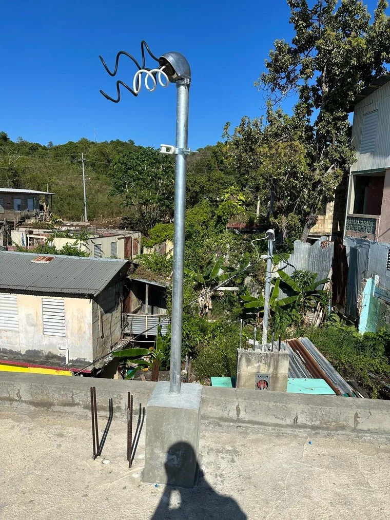 Service mast and weatherhead